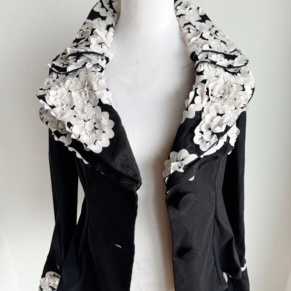 VINTAGE BLACK BLAZER WITH WHITE FLORAL APPLIQUE - Picture 7 of 12